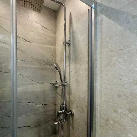 Apartmán Seven Sky Urban Terrace With Free Private Parking !