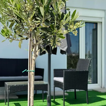 Seven Sky Urban Terrace With Free Private Parking !