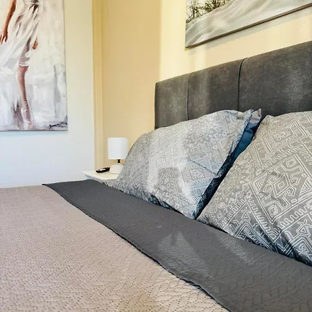 Seven Sky Urban Terrace With Free Private Parking ! Daire
